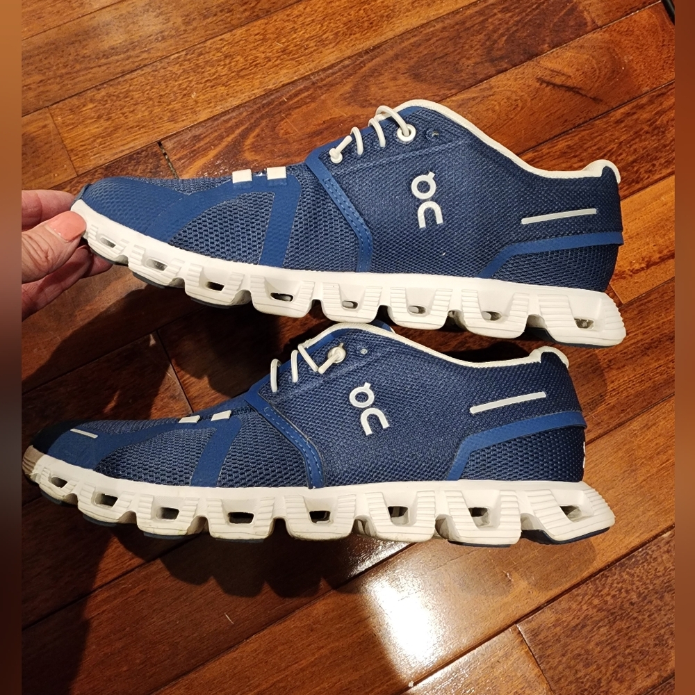 On Cloud women's size 9